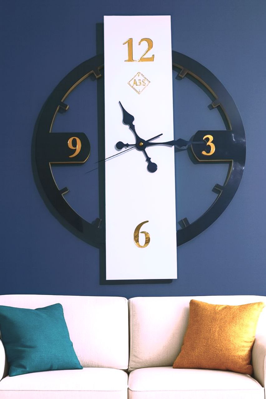 Modern Decorative Wall Clock – High Gloss Wood (White & Black) – Gold Numerals – 64 cm Diameter