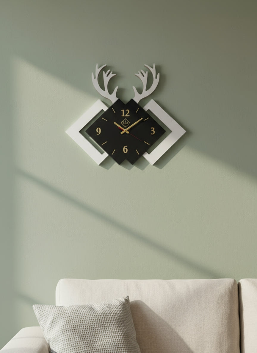 Modern Deer Antler Wall Clock – Elegant Geometric Interlocking Squares Design (Black/White
