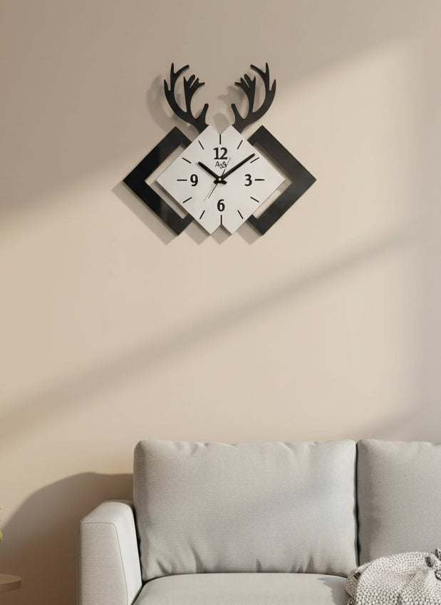 Modern Deer Antler Wall Clock – Elegant Geometric Interlocking Squares Design (Black/White